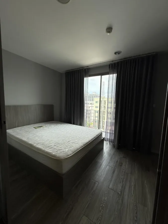 For sale: Modiz Ladprao 18, 8th floor (top floor) with rooftop/sky level, fully furnished, ready to move in.