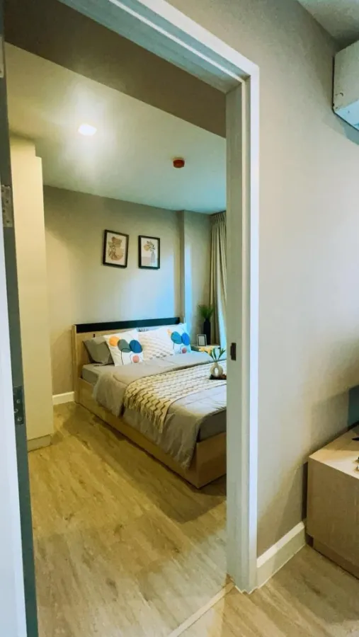 For rent: Metro Luxe Riverfront Rattanathibet. The room is beautifully decorated and very livable. Complete electrical appliances, urgent