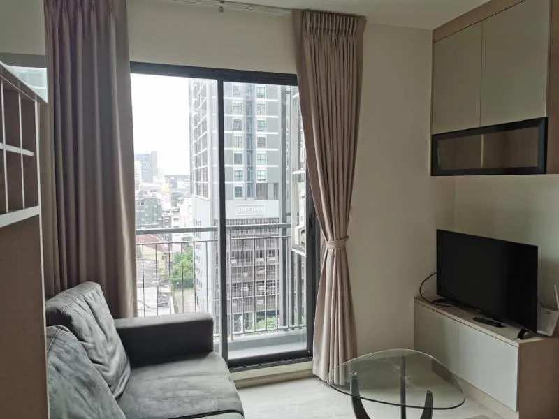 For Rent คอนโด ริทึ่ม อโศก ห้องมุม วิวสระ เฟอร์นิเจอร์ครบครัว มาแต่ตัวพร้อมเข้าอยู่ได้เลยจ้า ด่วนๆ