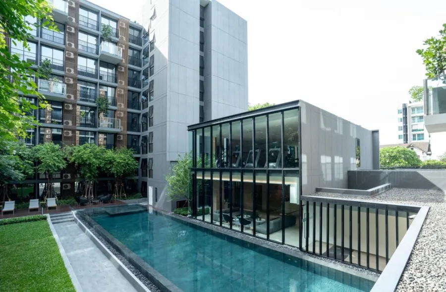 For rent or sale: Noble Ambience Sukhumvit 42, nice decorated room. Quiet atmosphere, good prices, can't miss it.