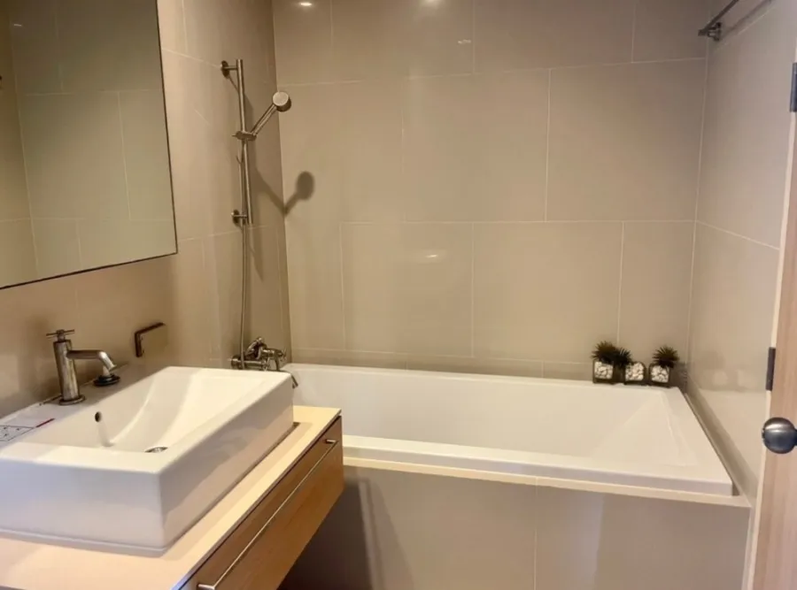 For rent, The Issara Ladprao, high floor, 1 bedroom, fully furnished. Ready to move in. Great price. Book quickly.