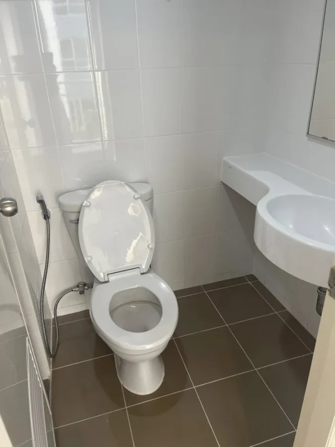For sale: Lumpini Onnut 46, Building C2, 4th floor. Garden view, bright and airy. Beautiful, clean room with IKEA furniture and complete appliances. B