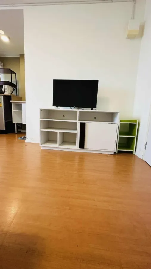 For rent: Lumpini Township Rangsit Klong 1, corner unit, quiet area, 6th floor, fully furnished. Book now!