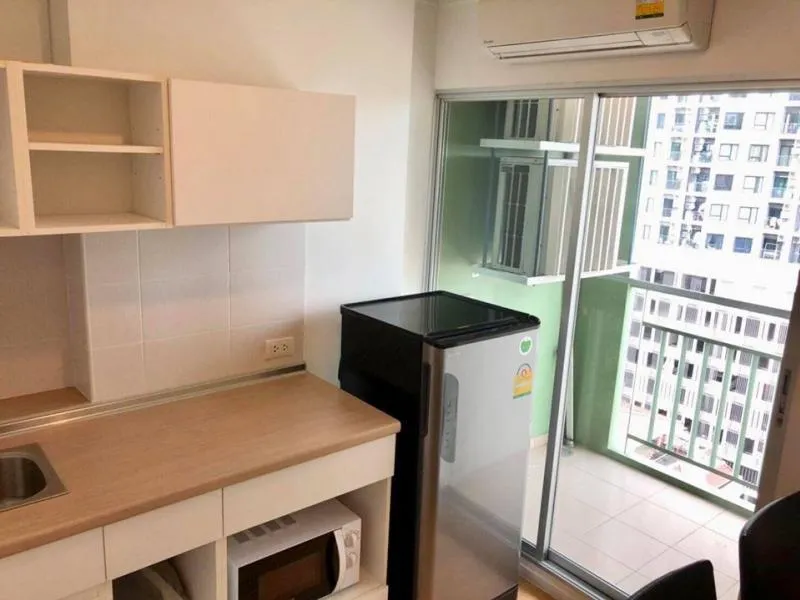 For rent Lumpini Place Srinakarin-Huamark Station, 12th floor, built-in furniture, ready to move in.