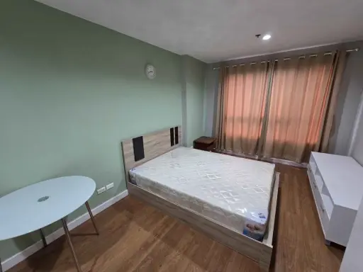 For rent, one X Sukhumvit 26, 1 bedroom, 1 bathroom, spacious living space, room with soothing tones, first come first served.