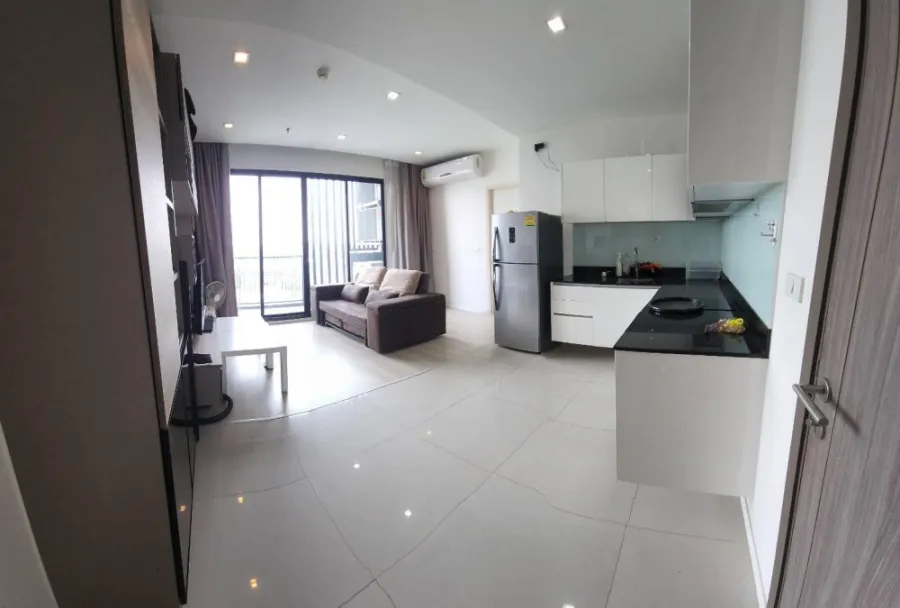 For rent, Quinn Condo Ratchada 17, fully furnished, spacious room, large balcony, large kitchen, buy now.