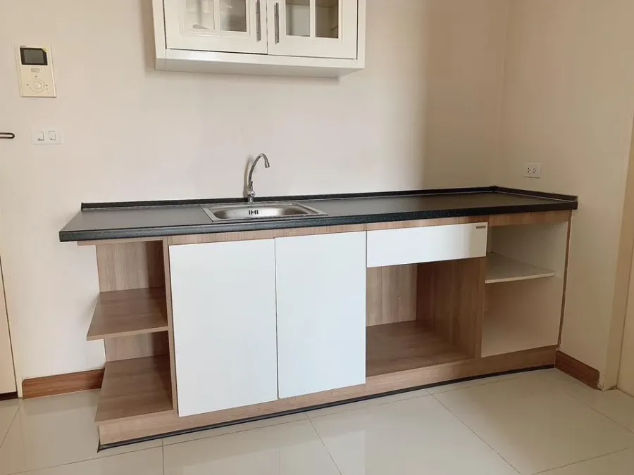 Selling Airlink Residences Romklao, 1 bedroom, 1 bathroom. Spacious living area, great location, convenient transportation. Don't miss out!