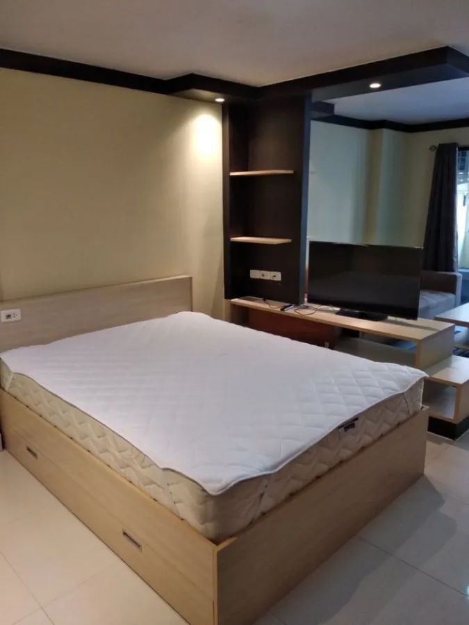 Condo for sale, Champs Elysees, Tiwanon, umbrella side, main road view, newly decorated room, wide built-in, ready to move in