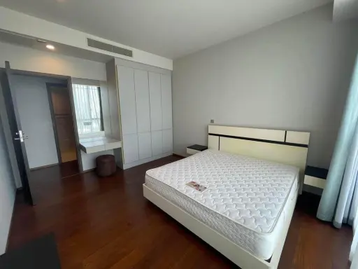 For rent: Quattro by Sansiri, corner room, 2 bedrooms, has privacy. Don't just look, hurry and reserve now.