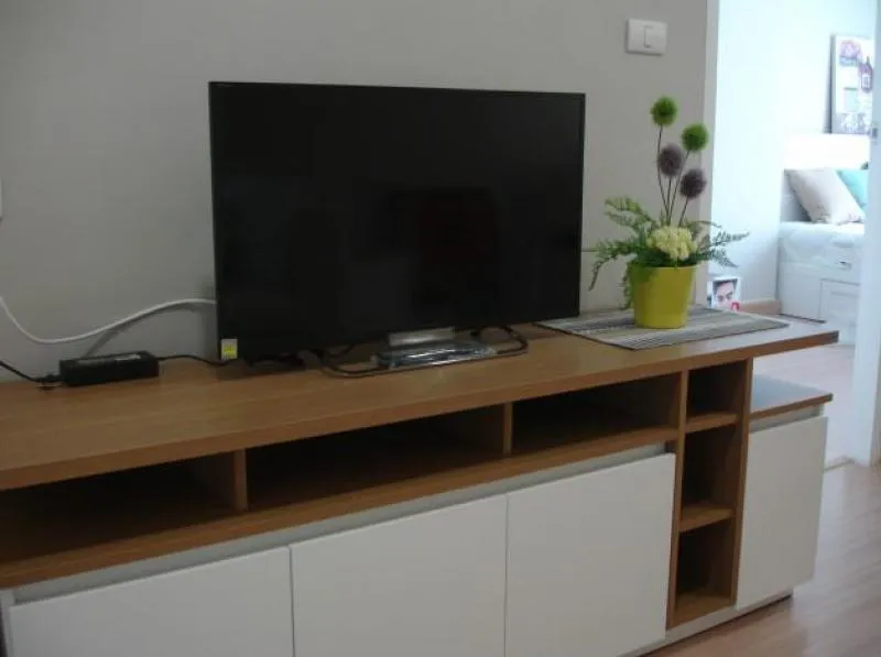 Do not miss the CU Terrace Condo, the room decorated in white tone and clean tone. Ready to move in immediately