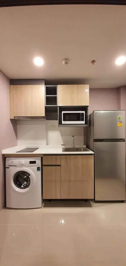 sale or rent, Condo Feel Phahon 34. The rooms are clearly divided into proportions. Completely decorated with good quality wooden curtains. Buy now.