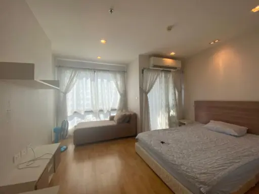 For rent, Casa Condo Asoke-Din Daeng, ready to move in. Comes with complete amenities I can't reserve anymore. Let me tell you. images