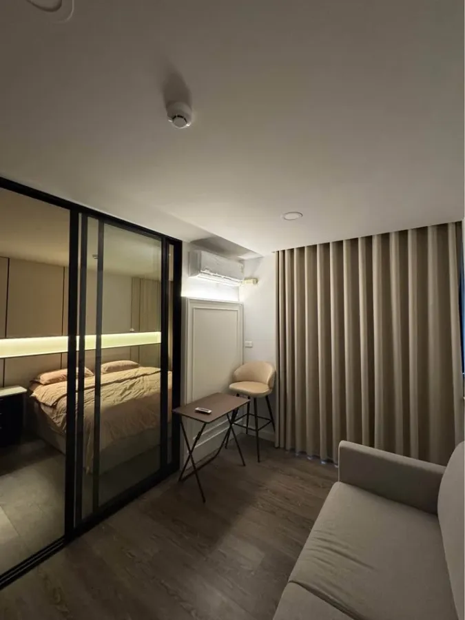 Urgent sale, Condo Flexi Sathorn - Charoen Nakhon, empty room, not expensive price, those who like to decorate rooms should not miss this.