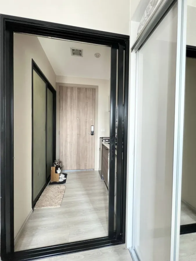 For rent, Let Mist, nice room, unblocked view, complete with electrical appliances. Just carry your bag and move in.