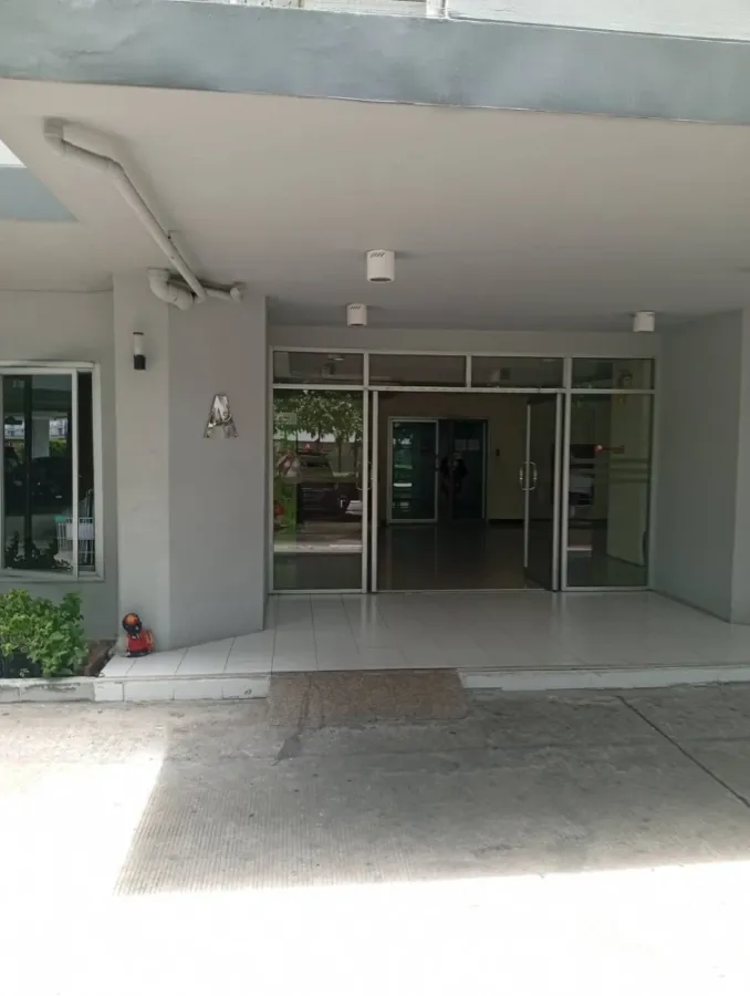 Urgent sale!! The Seasons Srinakarin, 5th floor, Building A, a condo in a good location, ready to move in. You will regret not booking!!