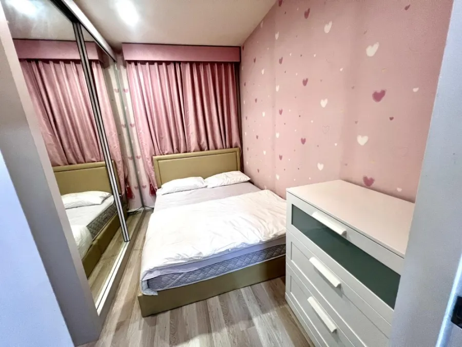 Centric Ratchada-Huai Khwang Colorful room, corner room, private, not next to anyone, great city view. If you miss it, you'll regret it.