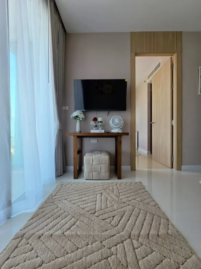 Selling a lovely unit at The Riviera Wong Amat Beach, 14th floor, in a great location with beautiful views. Don't miss out on this amazing deal!