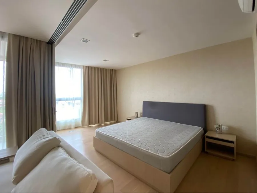 Condo LIV@49 for rent, white-toned room, clean and comfortable to the eyes, very spacious room, large-screen TV, can watch movies to your heart's cont