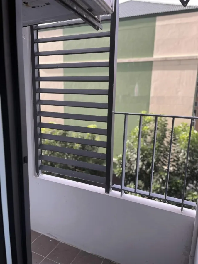 For rent: Fuse Mobius Ramkhamhaeng Station, 3rd floor, not very high, bright room, comfortable to the eye. Separated into portions. Hurry and reserve