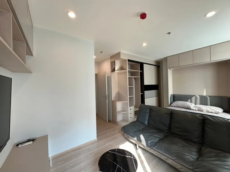 Room for rent, 2 Bedroom, Noble Revolve Ratchada Condo, corner room, private, fully furnished, ready to move in.