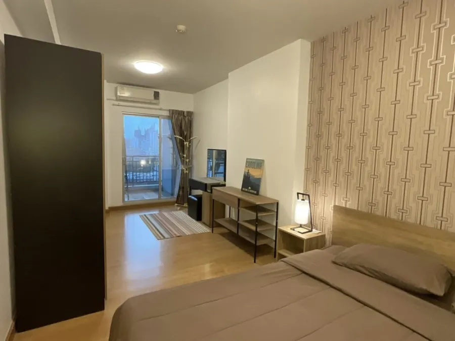 For rent, Supalai Park Asoke-Ratchada, spacious room, separating the kitchen into a cooking line, hurry to book before it's out of hand