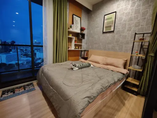 For rent M Jatujak, Building A, 18th floor, has a beautiful city view. Plus, the wall is attached to the wall around the room. Do not book, regret ins