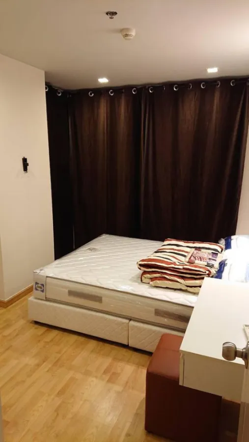 Condo for rent: Casa Condo-Asoke Dindaeng, spacious room, fully furnished, beautiful decoration, very good view. If interested, hurry before you miss it.