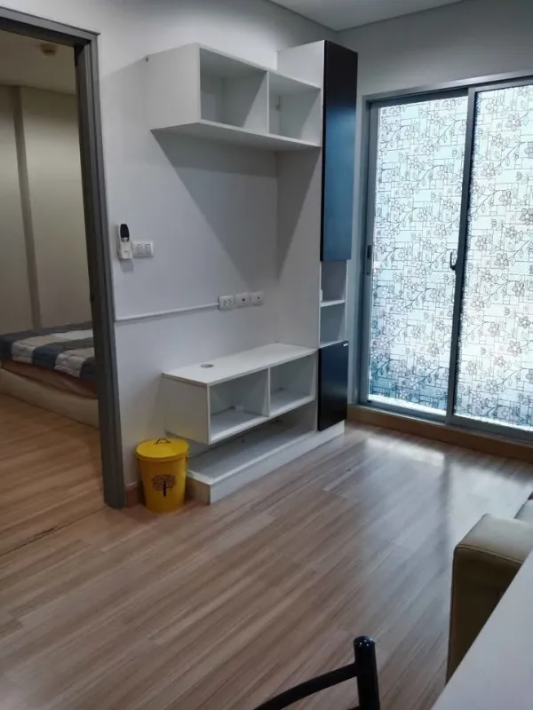 ให้เช่า Serrano Condominium ห้องพร้อมอยู่ เฟอร์ครบ กว้างขวางอยู่สบาย จองเลย