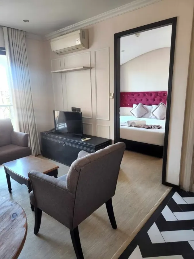 ขาย ให้เช่า The Venetian Signature Condo Resort Pattaya ห้องดีลักซ์ เตียงใหญ่ วิวสระว่ายน้ำ มีระเบียง สนใจจองเลยจ้า