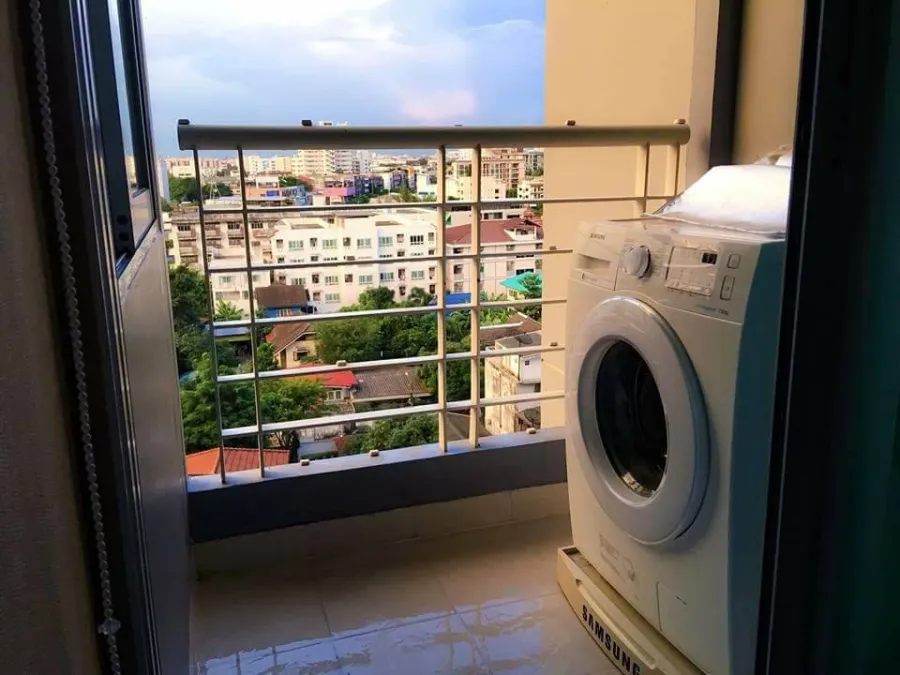 Condo for sale, Life @ Ratchada, Ladprao 36, nice room, wide size, fully furnished, good price, don't miss it.
