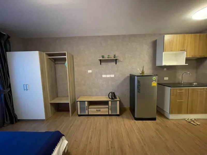 For rent plum condo paholyothin 89 rooms are very overpriced. Wall bang very fast, not booking is a big mistake.