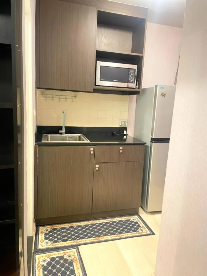 ให้เช่า ยูนิโอ รามคำแหง-เสรีไทย โซน่านั่ง ตกแต่งโทนสีชมพู บรรยากาศดี มาแต่ตัว เข้าอยู่ได้เลย