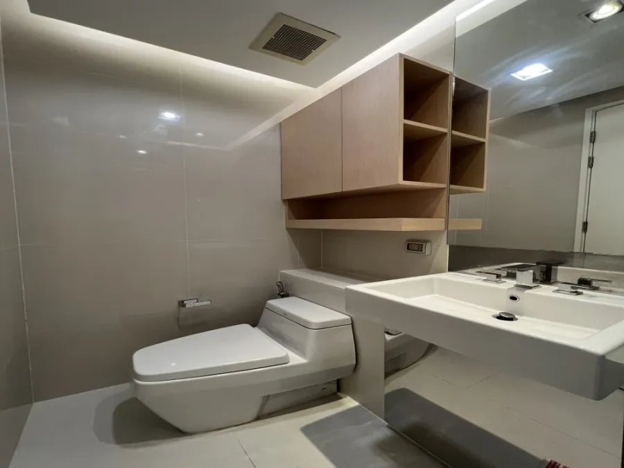 Urgent sale or rent!! Condo Equinox Phahon-Vipha, room number 345/381, good condition room, fully furnished, don't miss it!!