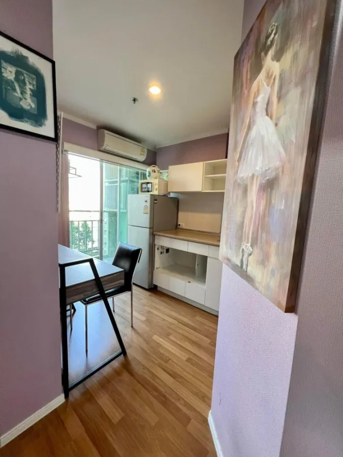 For rent, Lumpini Park Rama 9-Ratchada, 1 bedroom, with colorful wallpaper, very inviting, hurry to book before you miss it.