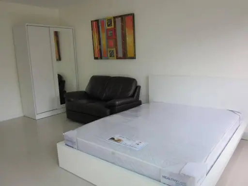Urgent sale !! Sense Of London condo, corner room, 1 bedroom, 1 bath, convenient transportation, fully furnished, ready to move in