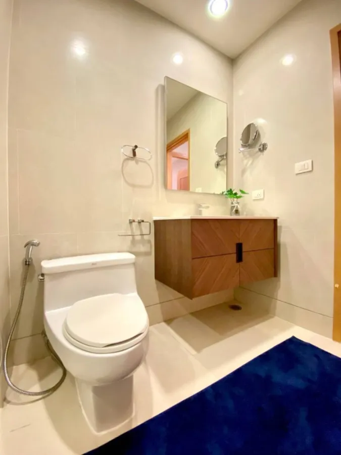 For rent: The Emporio Place, high floor, east facing, panoramic view of the sky and river, good wind, good sunshine.