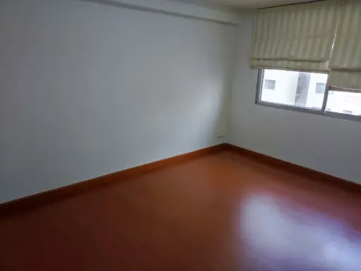 ขาย Century Park Condominium ห้องเปล่า ชั้น 8 วิวสระว่ายน้ำ บิ้วอินครัวอย่างดี สายทำอาหารต้องจองจ้า
