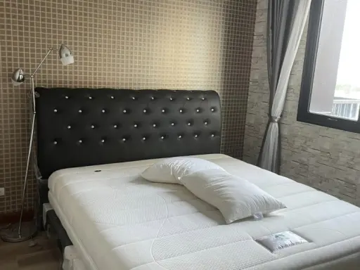 Astro condominium for sale, 1 bedroom, 1 bathroom, double bed, wide balcony, complete facilities, book now.