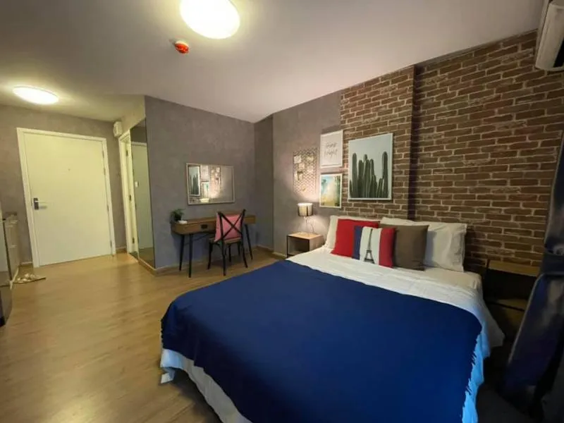 For rent plum condo paholyothin 89 rooms are very overpriced. Wall bang very fast, not booking is a big mistake.