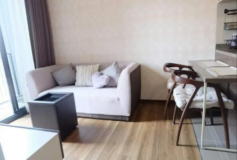 Urgent for rent, Onyx Phaholyothin, east side, not hot, tight bed, beautiful room, furniture, complete electrical appliances