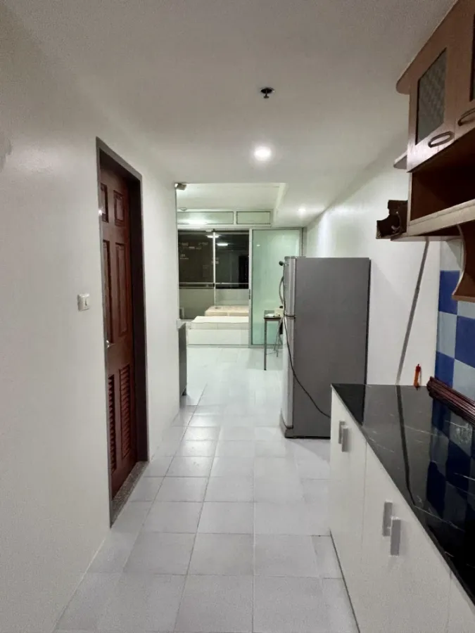 For rent Supalai Park Phahon Yothin 21, room on a very high floor (28th floor), divided into separate rooms, don't miss it.