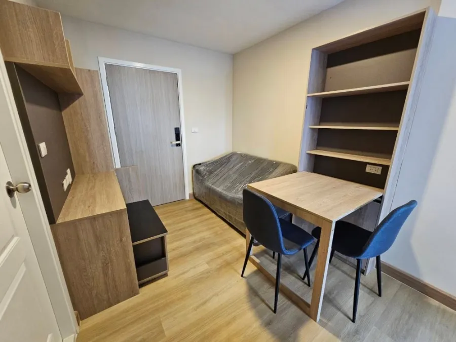 For rent: The Independent Condo Amata, swimming pool view, 3rd floor, fully furnished. Reserve first and stay first.