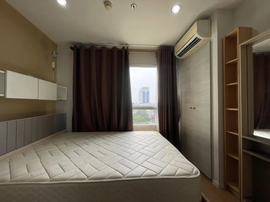 For sale, for rent, Lumpini Place Condo, Srinakarin-Hua Mak Station, 8th floor, corner room, very private, interested, hurry and book now.