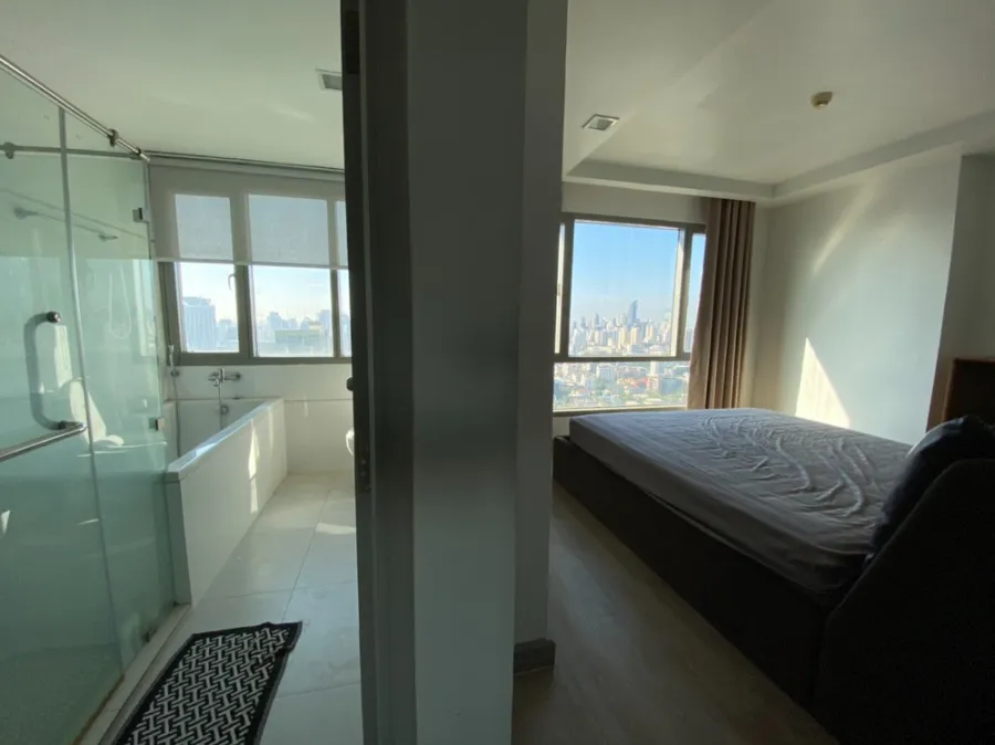 Rent!! Condo True Thonglor, size 67 sq.m., 2 bedrooms, 31st floor, good location, near shopping areas, don't miss it!!