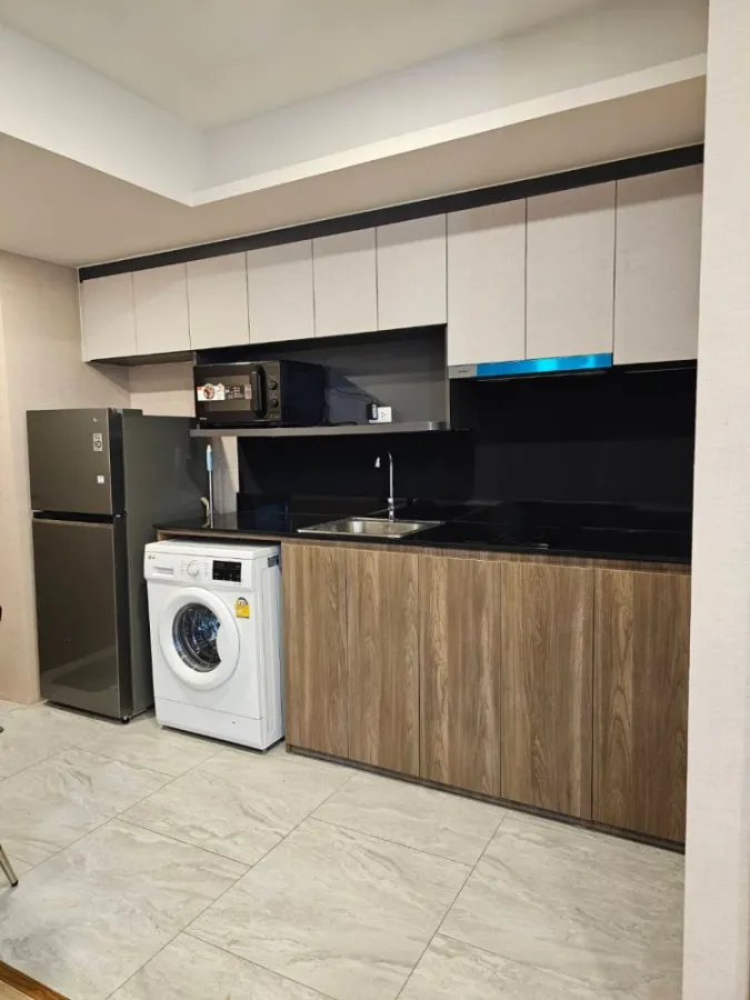 For rent: LLOYD Soonvijai-Thonglor, 8th floor. A lovely, fully furnished unit. Book now!