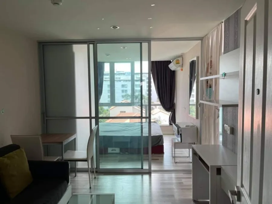 Condo for sale, The Cube Ramkhamhaeng, nice partitioned room. Put up a lot of wallpaper. You can come alone. Don't miss it.