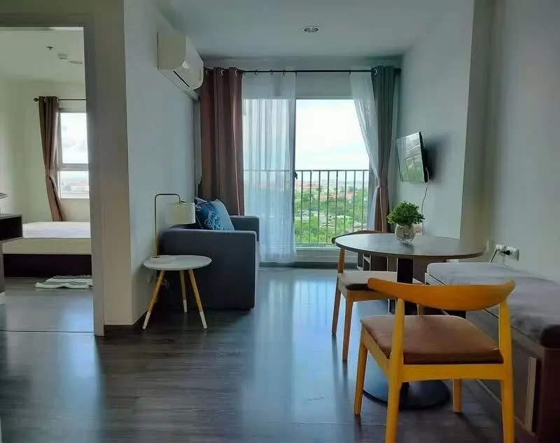 For rent: The Trust @ BTS Erawan, 1 bedroom, 1 bathroom, fully furnished. Convenient location. Book now!