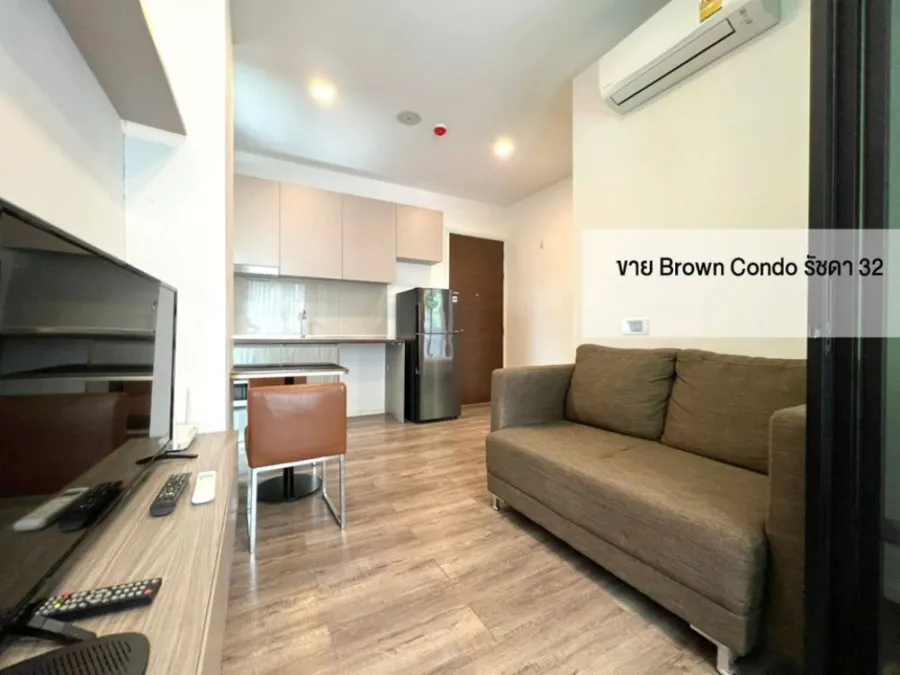 Selling Rent Brown Condo Ratchada 32, corner room, beautiful room, 2 bedrooms, 1 bathroom, pool view, fully furnished, ready to move in. Urgent.