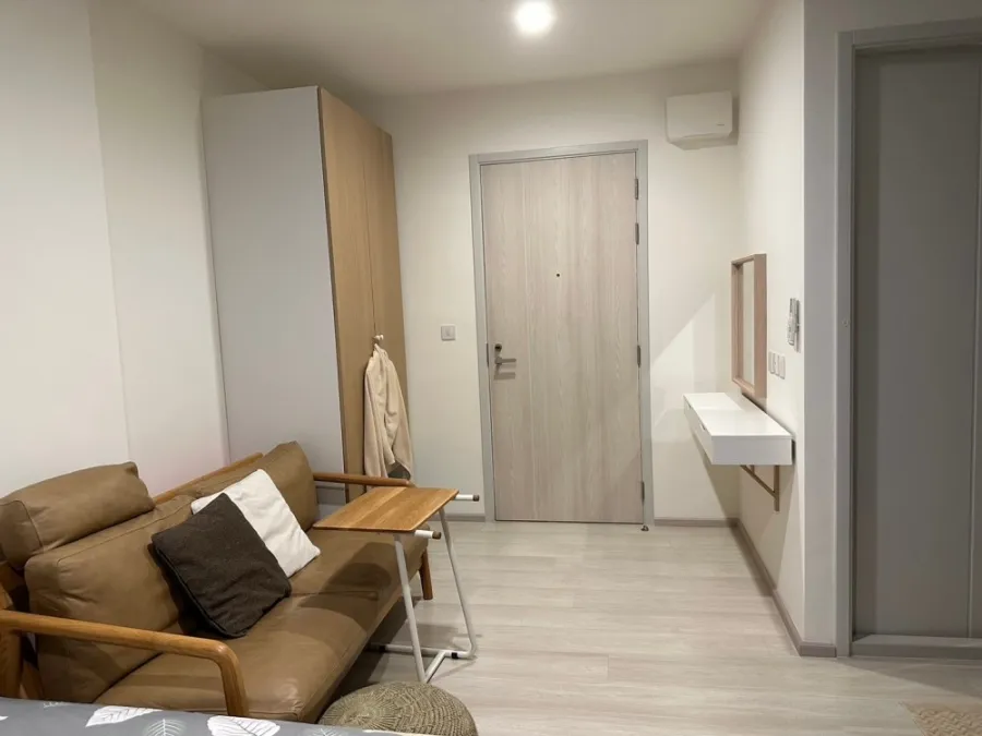 For rent, Life Asoke, 23rd floor, open view, unblocked view, north facing room, has a large TV. Good quality genuine leather sofa. Must reserve.