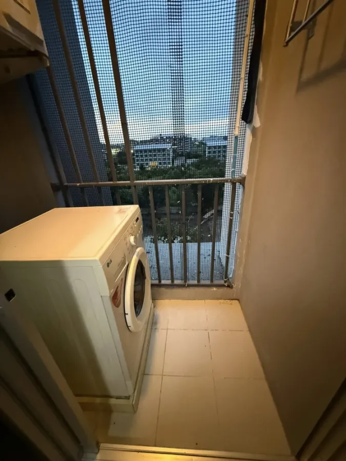 For rent: Dcondo Campus Resort Bangna, 1 bedroom, 1 bathroom. High-quality built-in furniture. Excellent location. Book now!